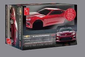 AMT 1020M/12 1/25 2016 Chevy Camaro SS Pre-Painted