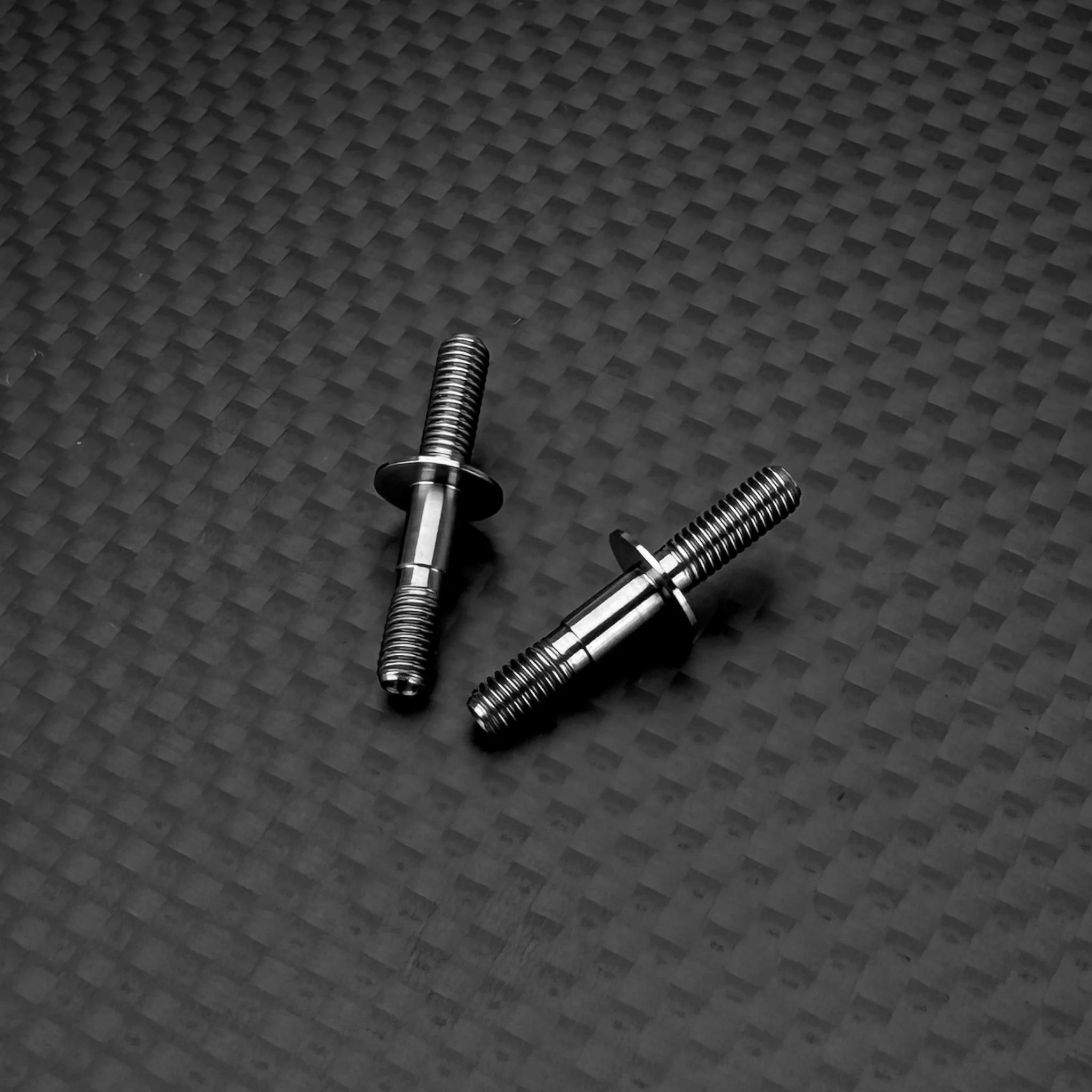 R1WURKS 900116 Titanium Lower Shock Mounts, Rear