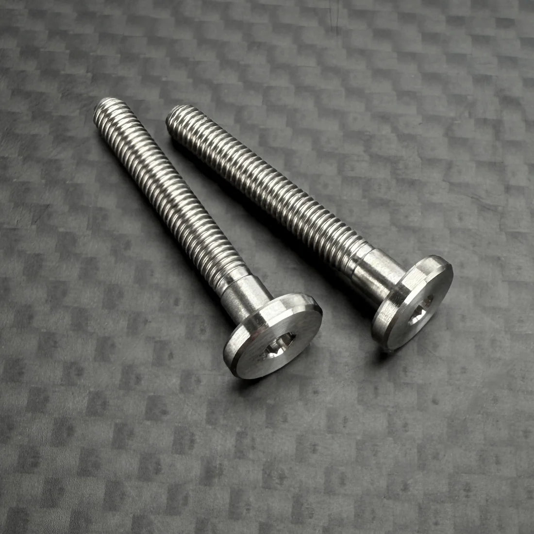 R1WURKS 900269-22 Low Profile Upper Shock Mount Screws, M3, Titanium (2pcs)