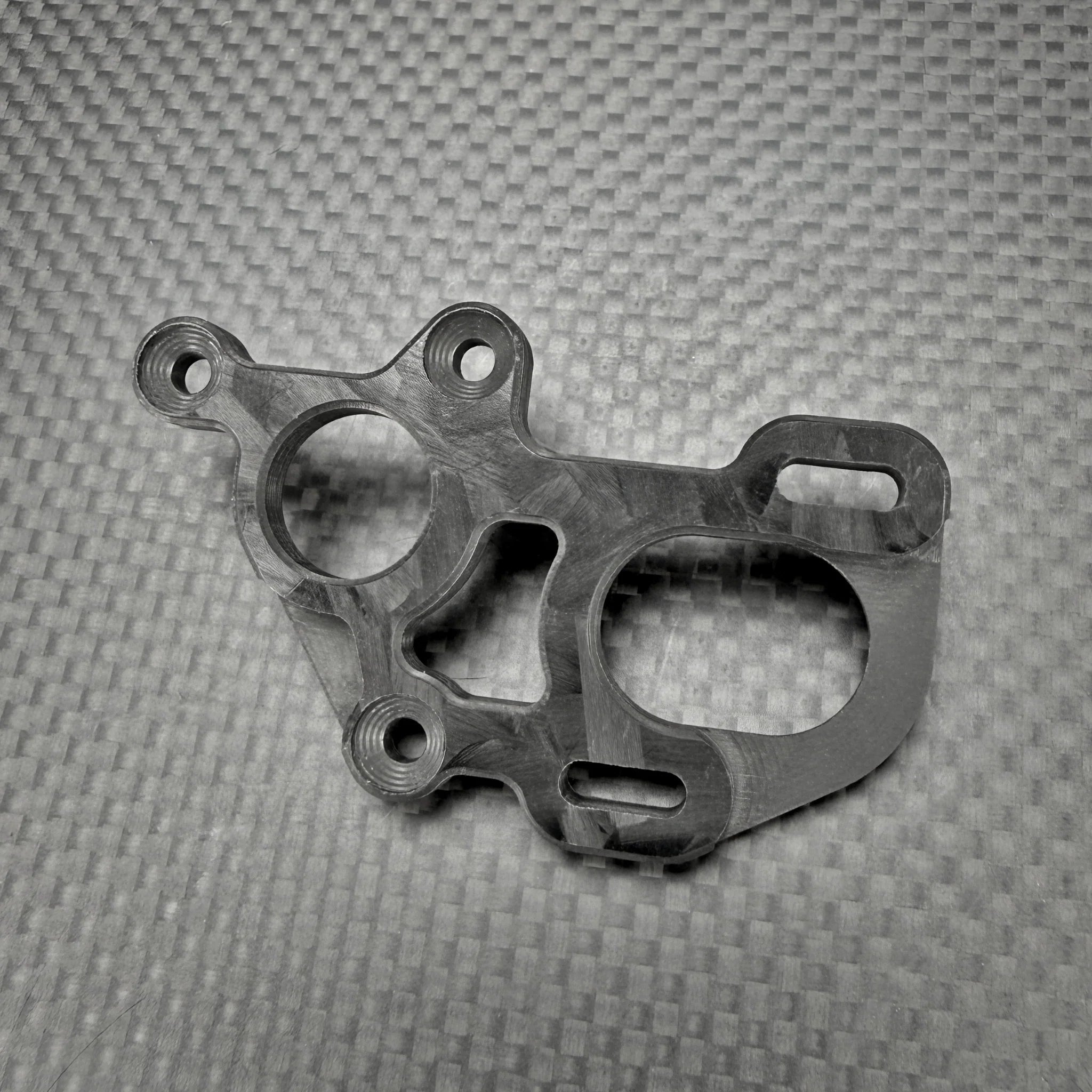 R1WURKS 920281-F R1B Motor Mount, Carbon (Forged)