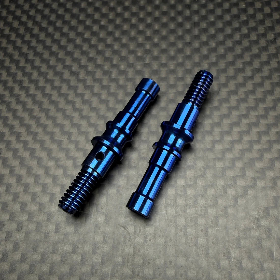 R1WURKS 900316-B (Compatible with RC10®) Titanium Hex Adapter Axles, Front
