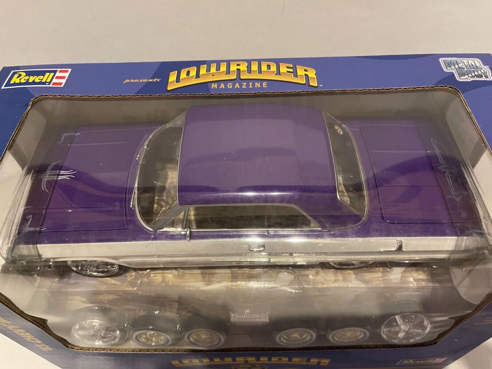 REVELL 85-1588 1/25 Lowrider Magazine 1963 Chevy Impala SS Metal Body