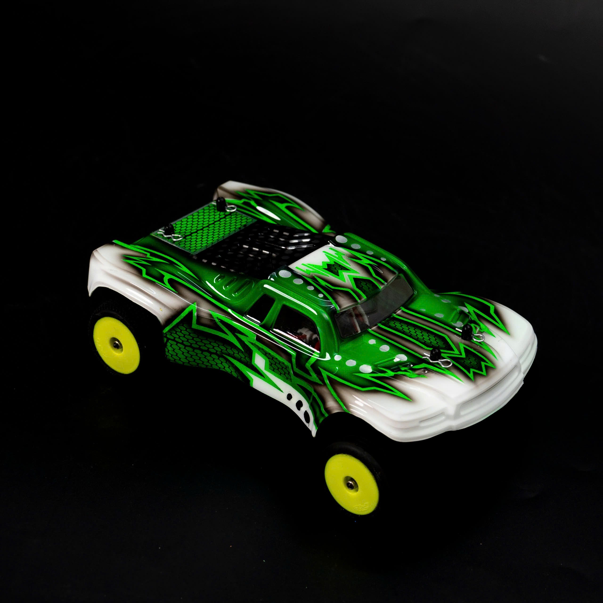 RADIANZ DESIGN RDZ-04MRBS Losi® Micro-B™ 1/24 Pre-Painted Short Course Truck Body (Mammoths)