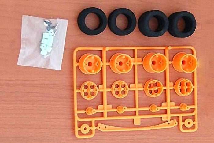 TAMIYA 15041 Wide Tires & One-Way Wheel Set *DISC*