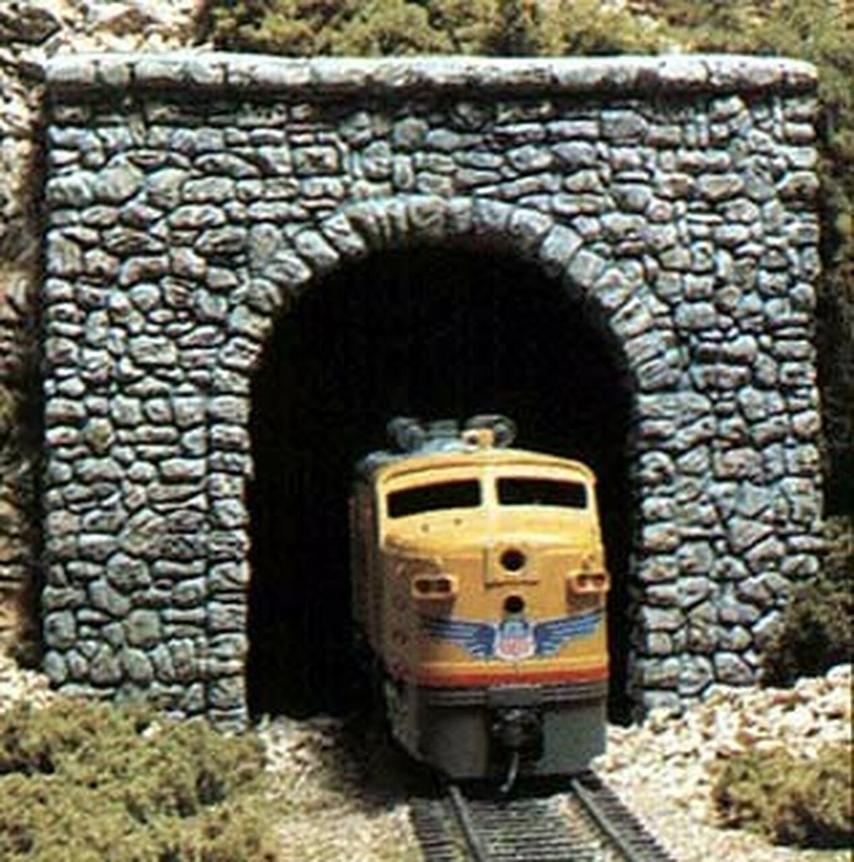 WOODLAND SCENICS C1255 Random Stone Single Track Tunnel Portal