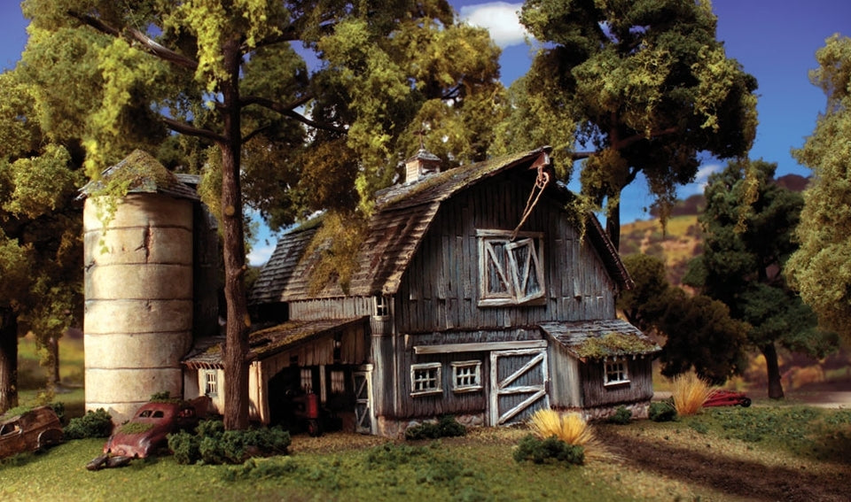 WOODLAND SCENICS PF5190 Rustic Barn, Pre-Fab Building Kit (Discontinued)