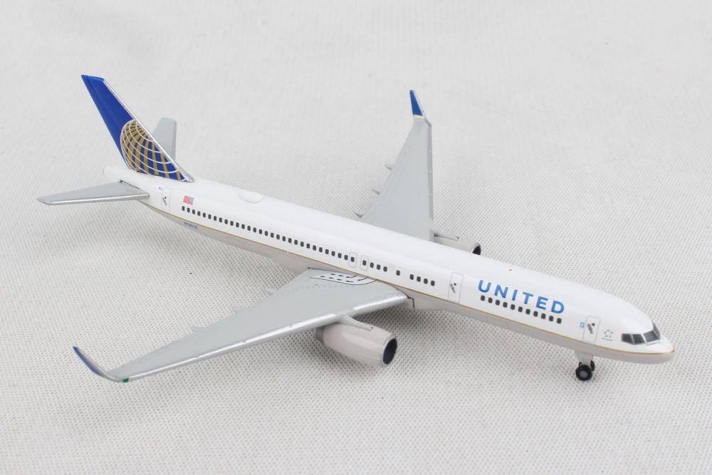 DARON HE532846 HERPA UNITED 757-200 1/500