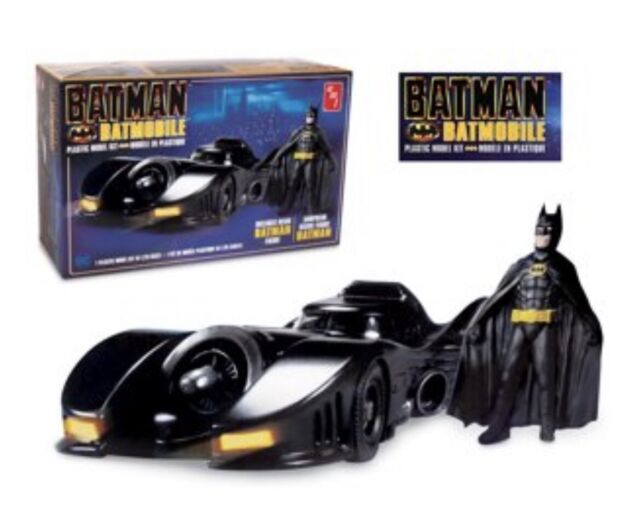 AMT 1107M/12 1/25 1989 Batmobile w/ Resin Batman Figure