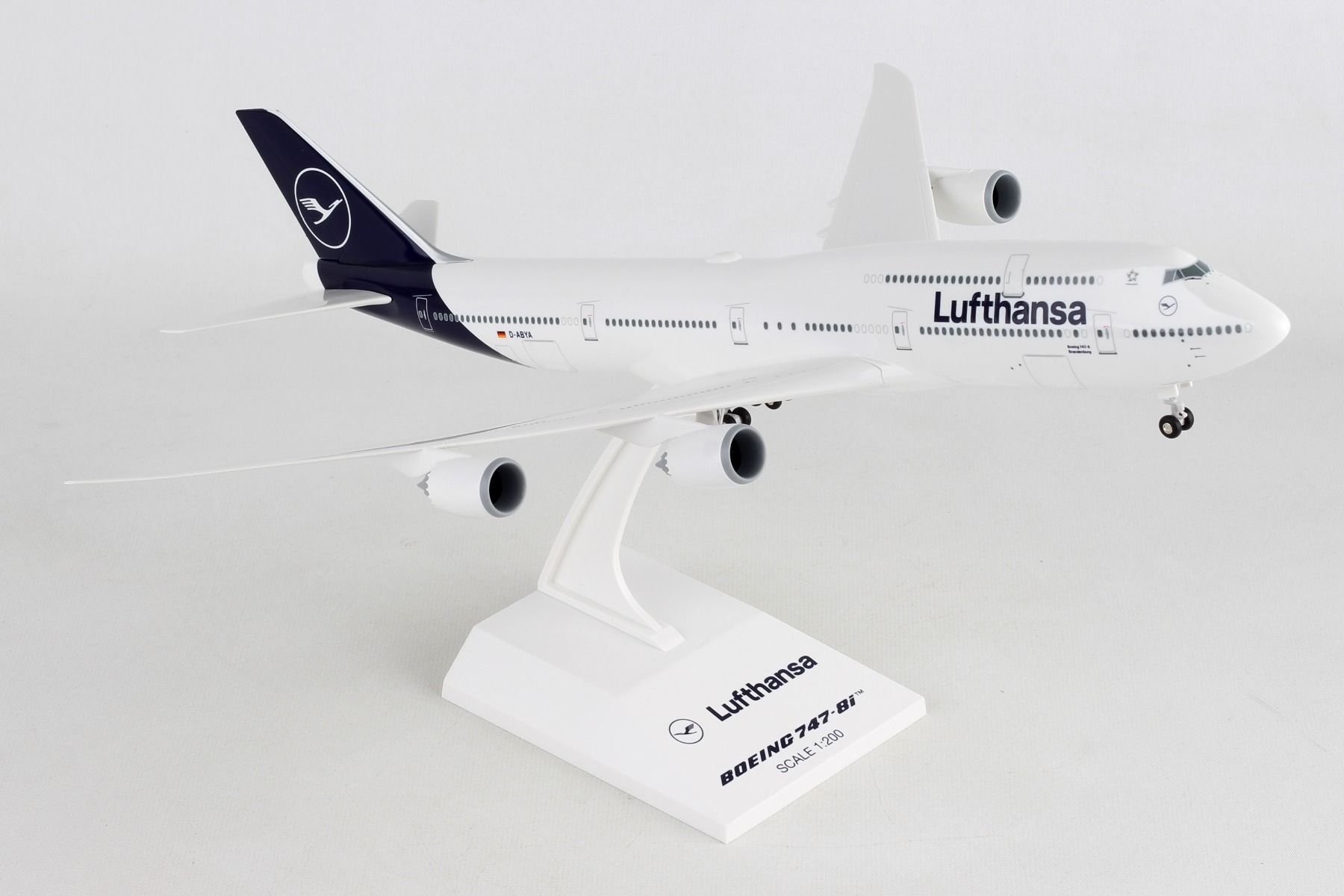 SKYMARKS SKR1040 Lufthansa 747-8I 1/200 with gear New Livery